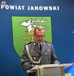 Uroczystość Święta Policji Pan Komendant przemawia