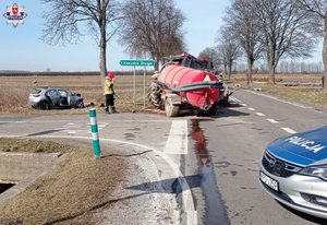 miejsce wypadku samochód, ciągnik