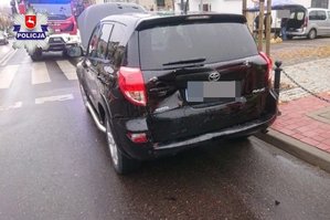 tył uszkodzonego pojazdu toyota