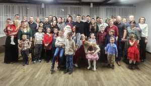 zdjęcie grupowe rodzice i dzieci