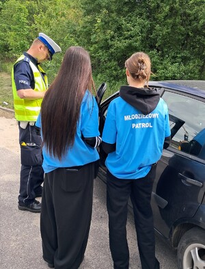 uczniowie podczas akcji młodzieżowy patrol