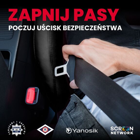 zdjęcie przedstwia rękę zapinającą pas w samochodzie
