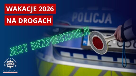 wakacje 2026 na drogach widoczna ręka policyjna ze wskaźnikiem do kierowania ruchu drogowego
